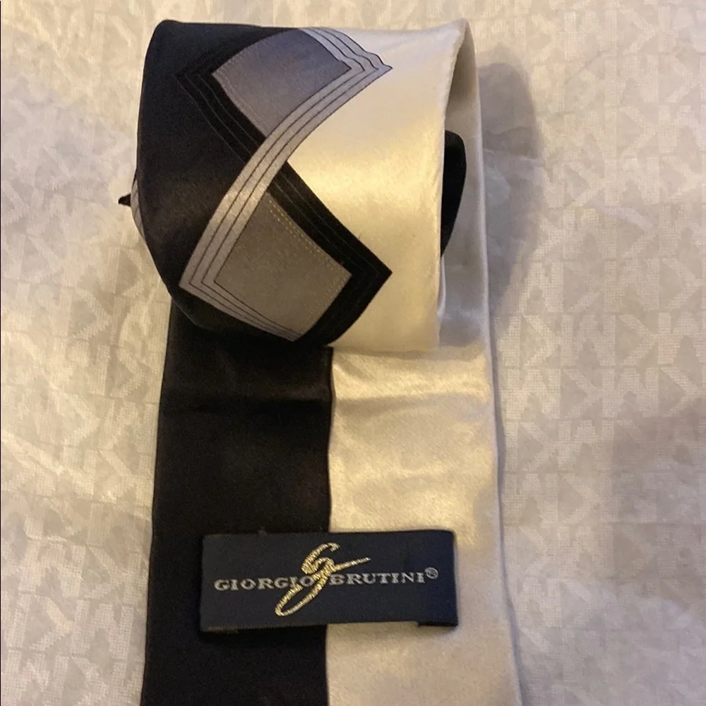 NWOT Elegant Black and Gray Men's Tie